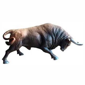 Toro Bravo Castaño Embistiendo