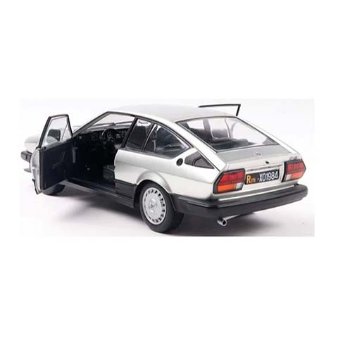 Alfa Romeo GTV6 1984 1:18 Plateado - Imagen 2